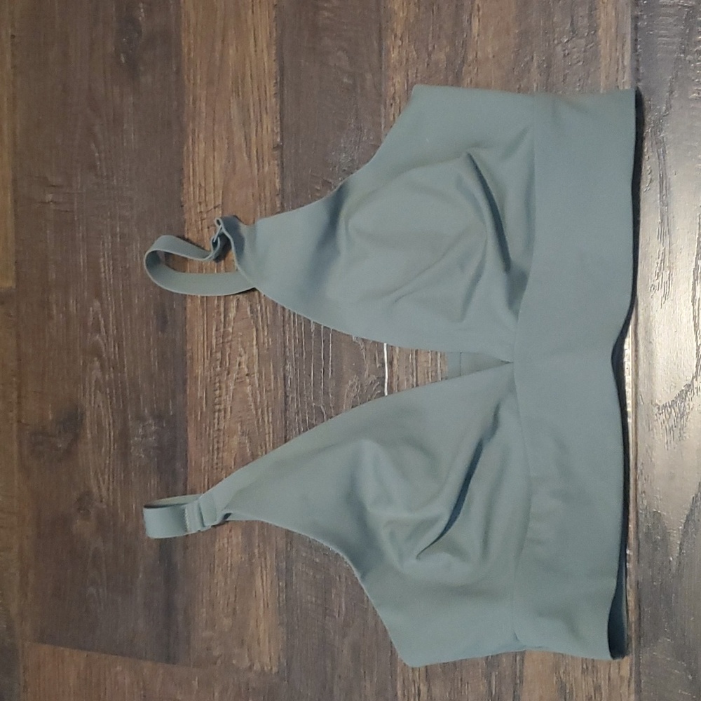 Everlane invisable bralette